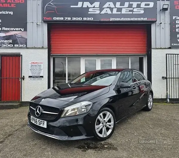 Used Mercedes A180 Executive 109 HP (80 kW) 2016 Black Hatchback