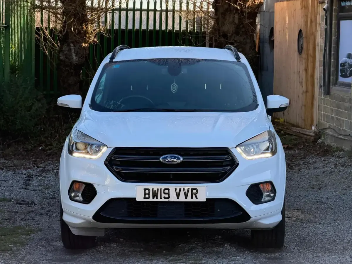Usado Ford Kuga ST-Line 120 CV (88 kW) 2019 Blanco SUV