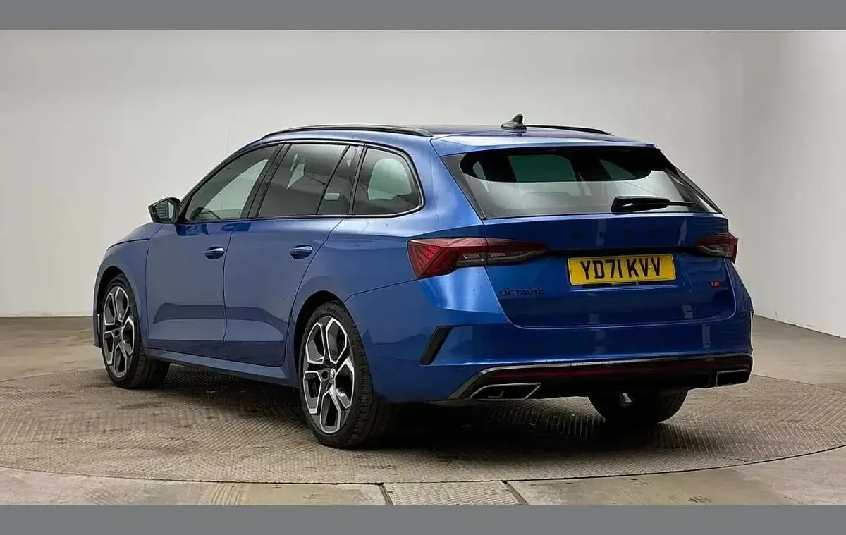 Used Skoda Octavia vRS 245 HP (180 kW) 2021 Race blue metallic Estate