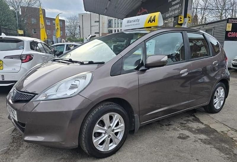 Used Honda Jazz ES 99 HP (72 kW) 2011 Silver Hatchback