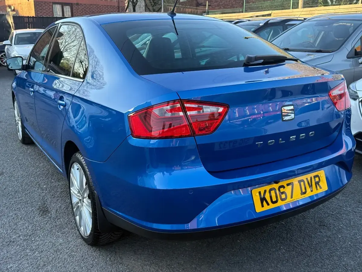 Begagnad Seat Toledo XCELLENCE 110 HK (80 kW) 2018 Blå Halvkombi