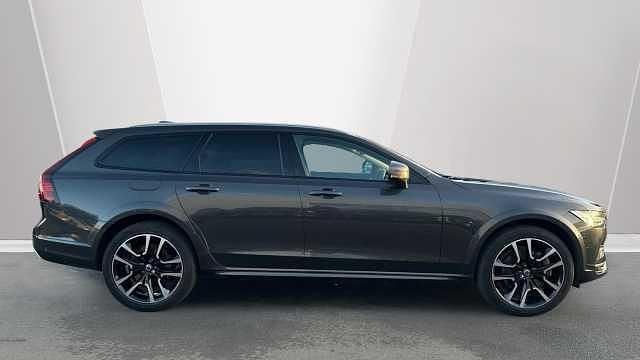 Used Volvo V90 CC 247 HP (181 kW) 2022 Estate