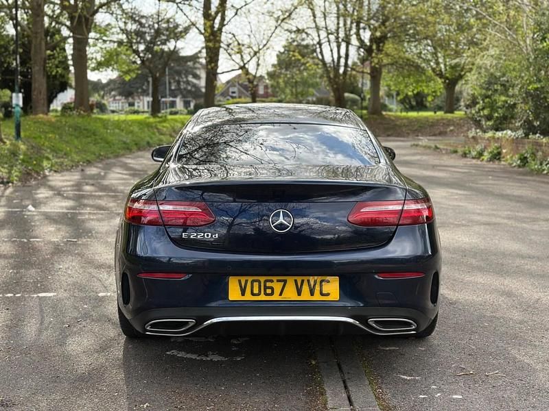 Begagnad Mercedes E220 AMG line 2017 Blå Sportkupé