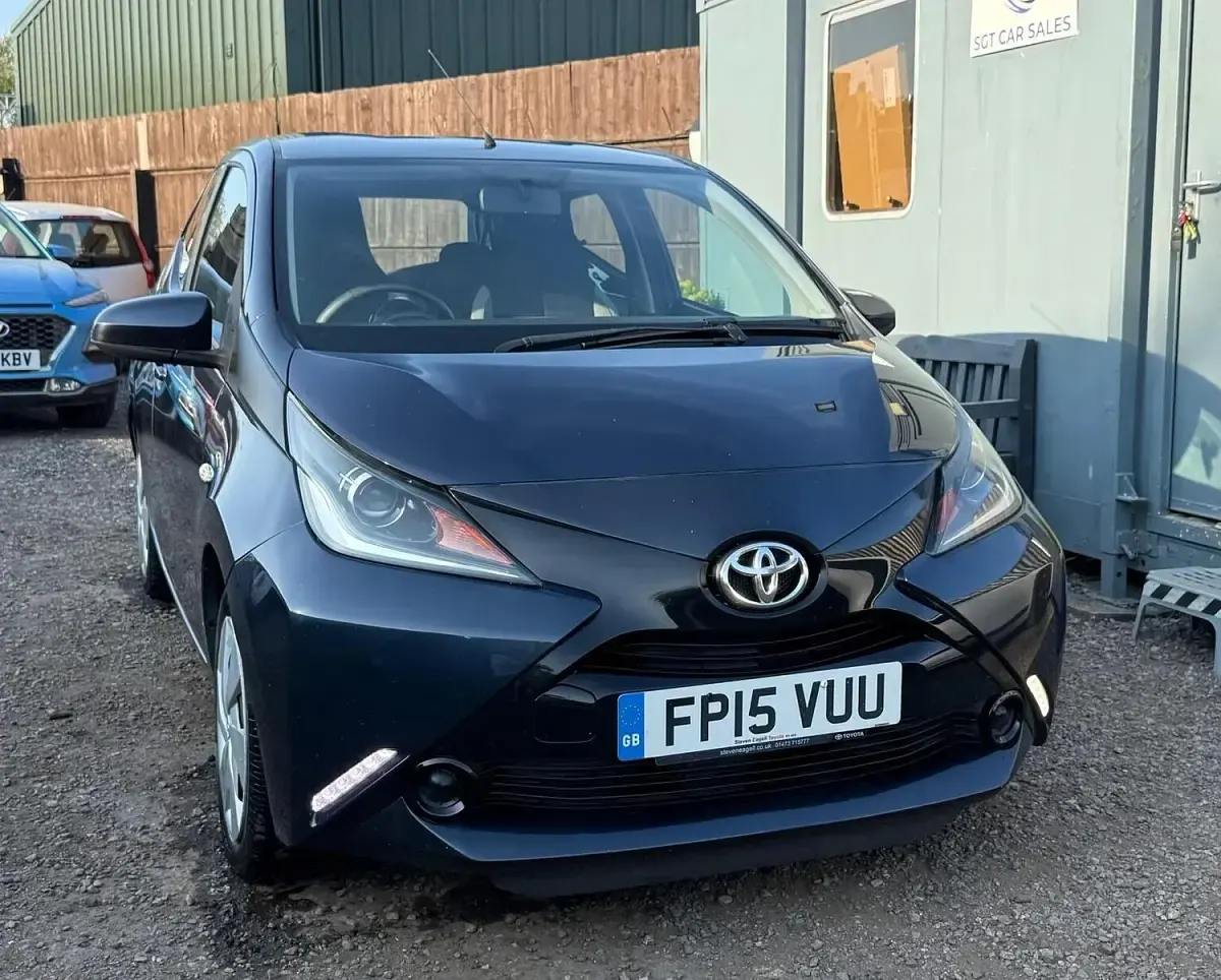 Used Toyota Aygo X-play 69 HP (50 kW) 2015 Blue Hatchback