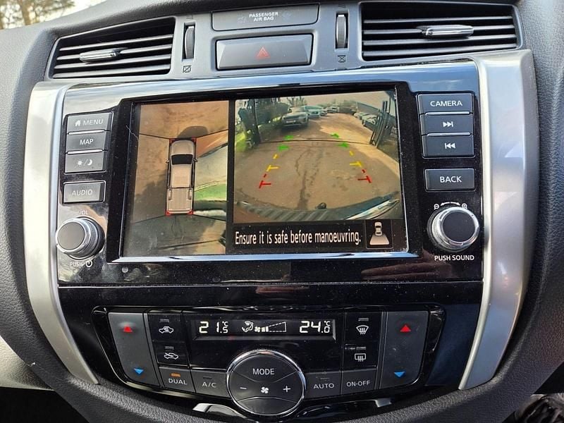 Used Nissan Navara Tekna 190 HP (139 kW) 2019 Yellow Pickup