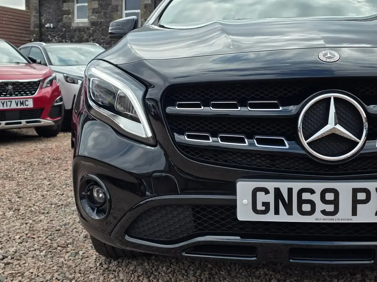Used Mercedes GLA180 Urban 122 HP (89 kW) 2019 Black SUV