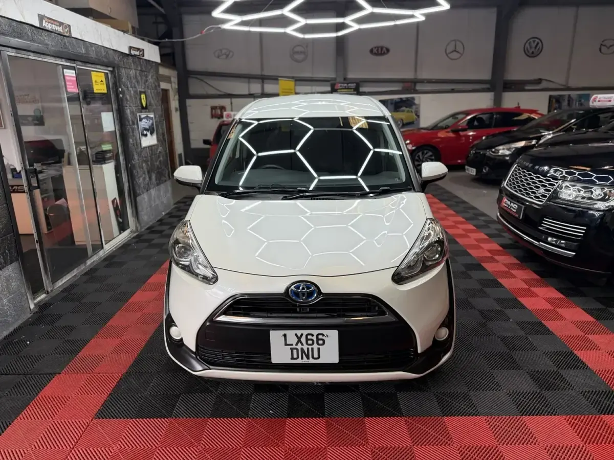 Usado Toyota Sienta 2017 Blanco Monovolumen