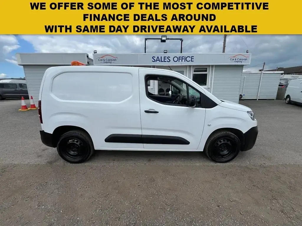 Second-hand Citroën Berlingo 2022 Alb Monovolum