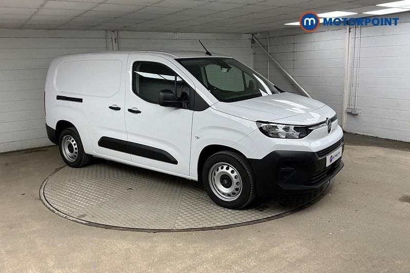 White New 2025 Citroën Berlingo MPV | £16,599 (Good price) - Image 1/4