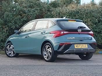 Used Hyundai i20 Advanced 100 HP (73 kW) 2023 Green Hatchback
