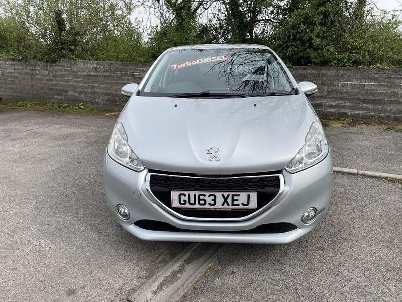 Used Peugeot 208 Active 70 HP (51 kW) 2013 Silver Hatchback