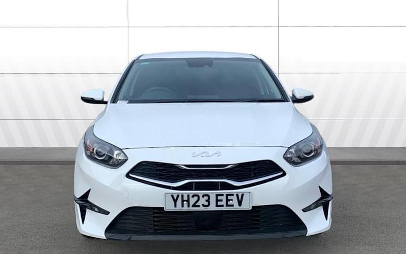 Usado Kia Ceed 160 HP (117 kW) 2023 Branco Citadino