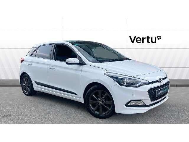 White Used 2016 Hyundai i20 Premium SE Hatchback | £6,990 (Fair price) - Image 1/4