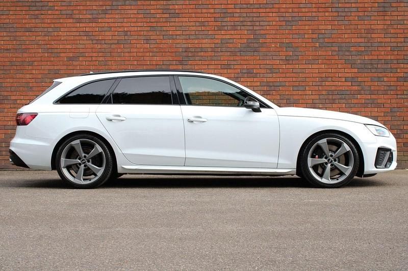 Usado Audi S4 Black Edition 347 HP (255 kW) 2020 Branco Carrinha