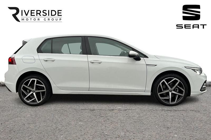 Used VW Golf VIII Style 130 HP (95 kW) 2023 White Hatchback
