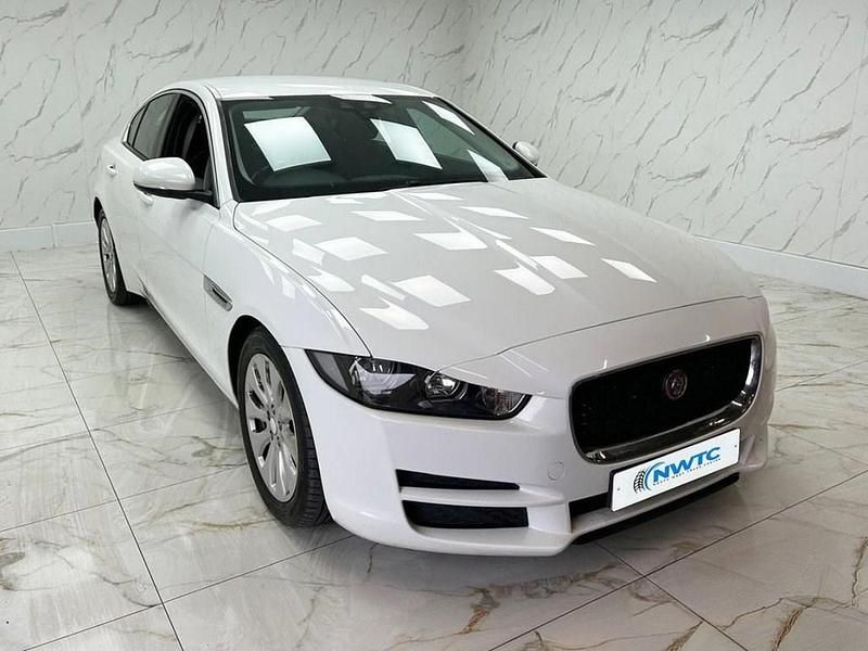 Used Jaguar XE SE 163 HP (119 kW) 2015 White Sedan