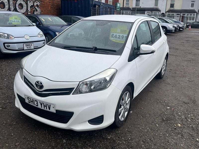 Used Toyota Yaris 2013 White Hatchback