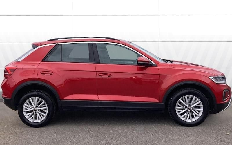 Second-hand VW T-Roc Life 110 CP (80 kW) 2023 Roșu SUV