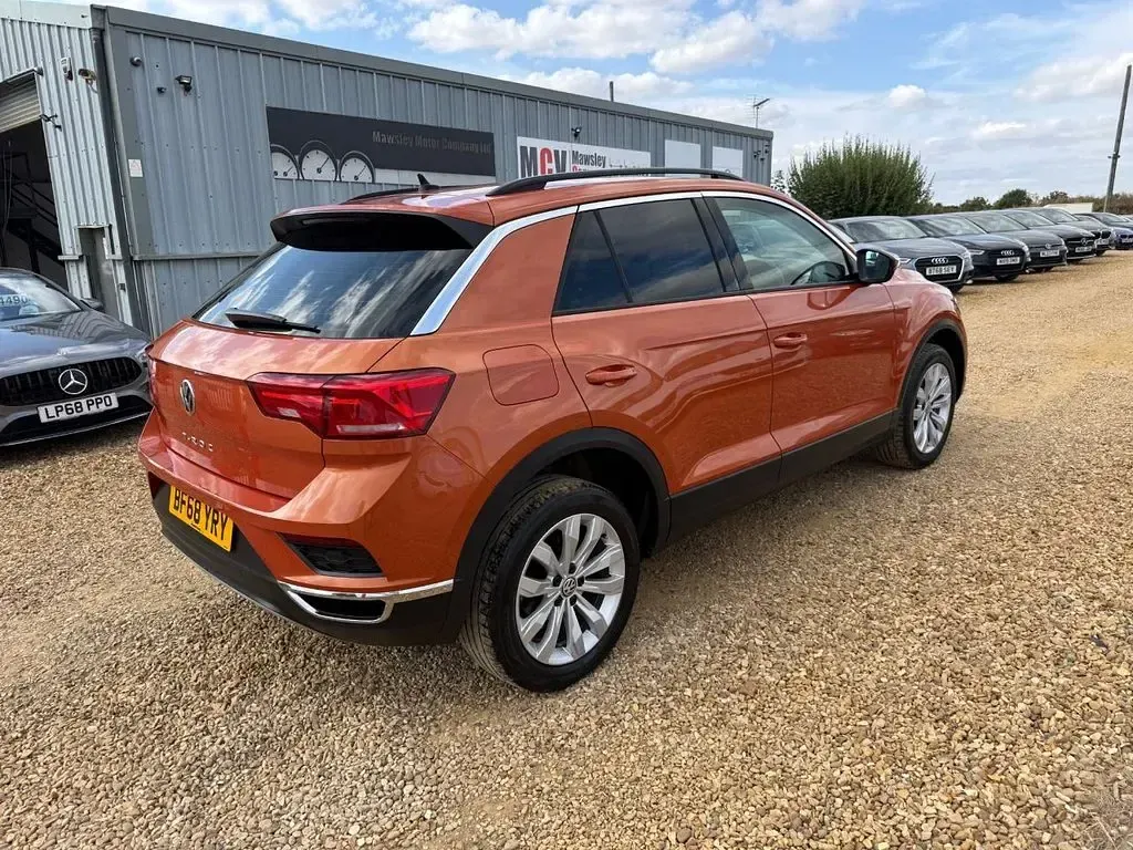 Used VW T-Roc SE 150 HP (110 kW) 2018 Orange SUV