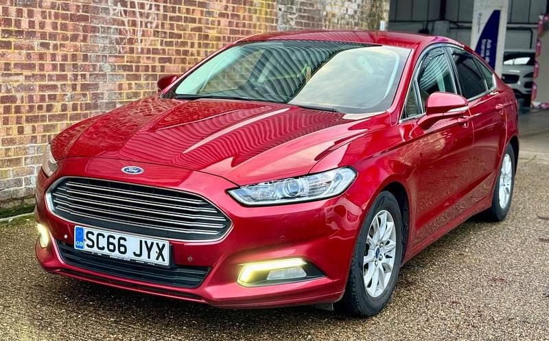 Red Used 2017 Ford Mondeo Zetec Hatchback | £4,290 (Good price) - Image 1/3