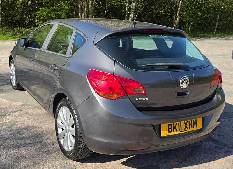 Second-hand Vauxhall Astra 2011 Gri Hatchback