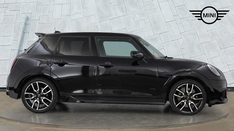 Used Mini Cooper Hatch 113 kW (154 HP) 2025 Black Hatchback