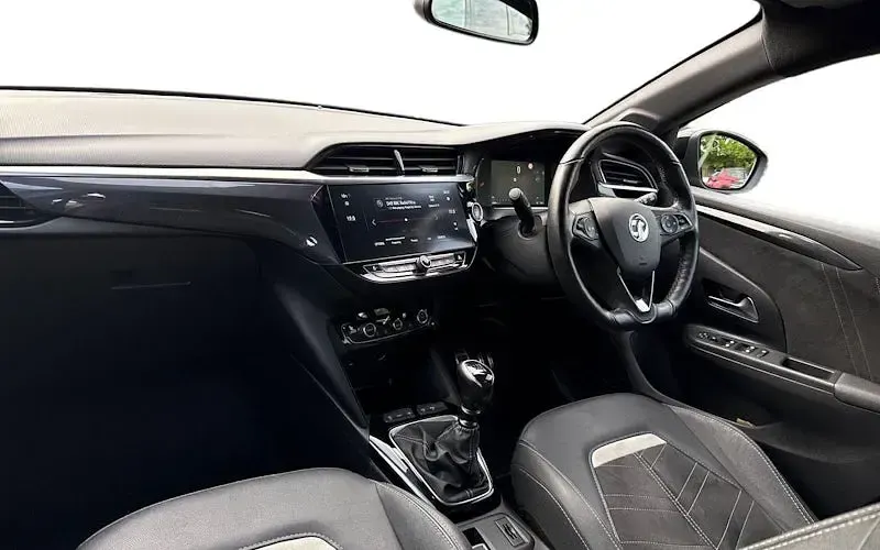 Begagnad Vauxhall Corsa Ultimate 101 HK (74 kW) 2023 Röd Halvkombi