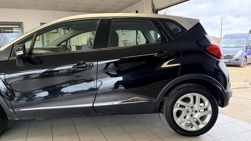 Used Renault Captur Dynamique 90 HP (66 kW) 2017 Black SUV