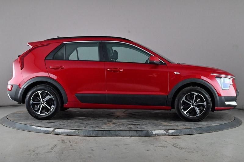 Used Kia Niro 127 HP (93 kW) 2025 Red SUV