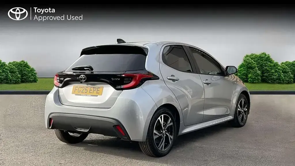 Usado Toyota Yaris Hybrid Design 116 CV (85 kW) 2025 Utilitario