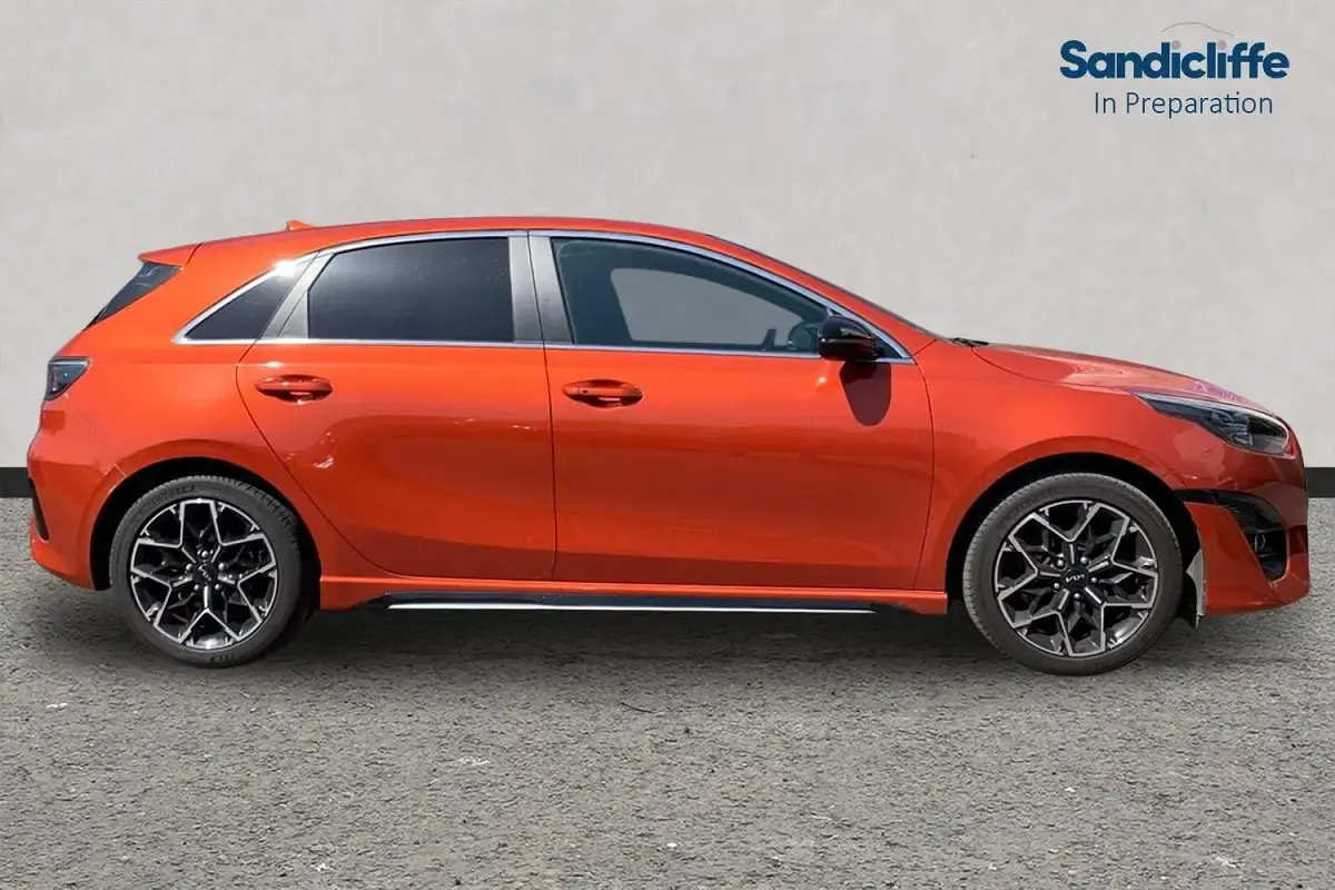 Usado Kia Ceed GT-Line 158 HP (116 kW) 2024 Colour Citadino