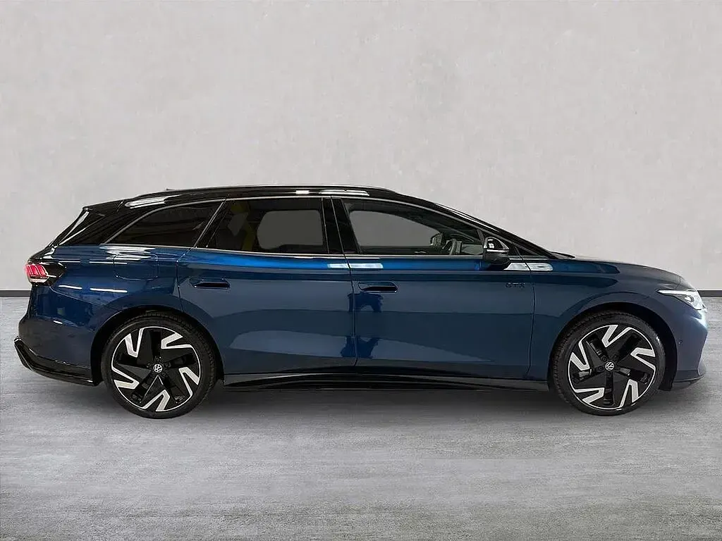 New VW ID.7 GTX 250 kW (340 HP) 2026 Blue Estate