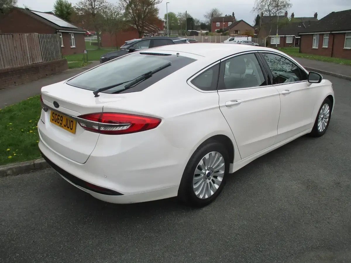 Used Ford Mondeo Zetec 2019 White Hatchback