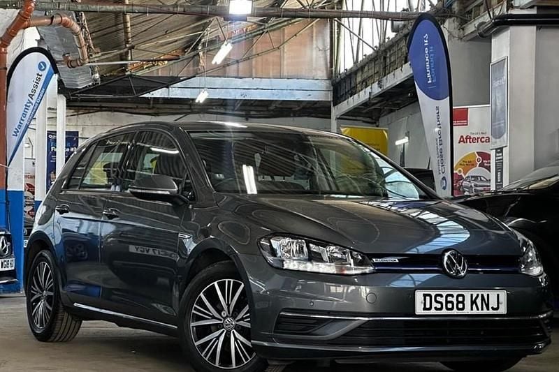 Used VW Golf VII SE 130 HP (95 kW) 2018 Grey Hatchback