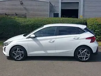 Used Hyundai i20 Premium 100 HP (73 kW) 2024 White Hatchback