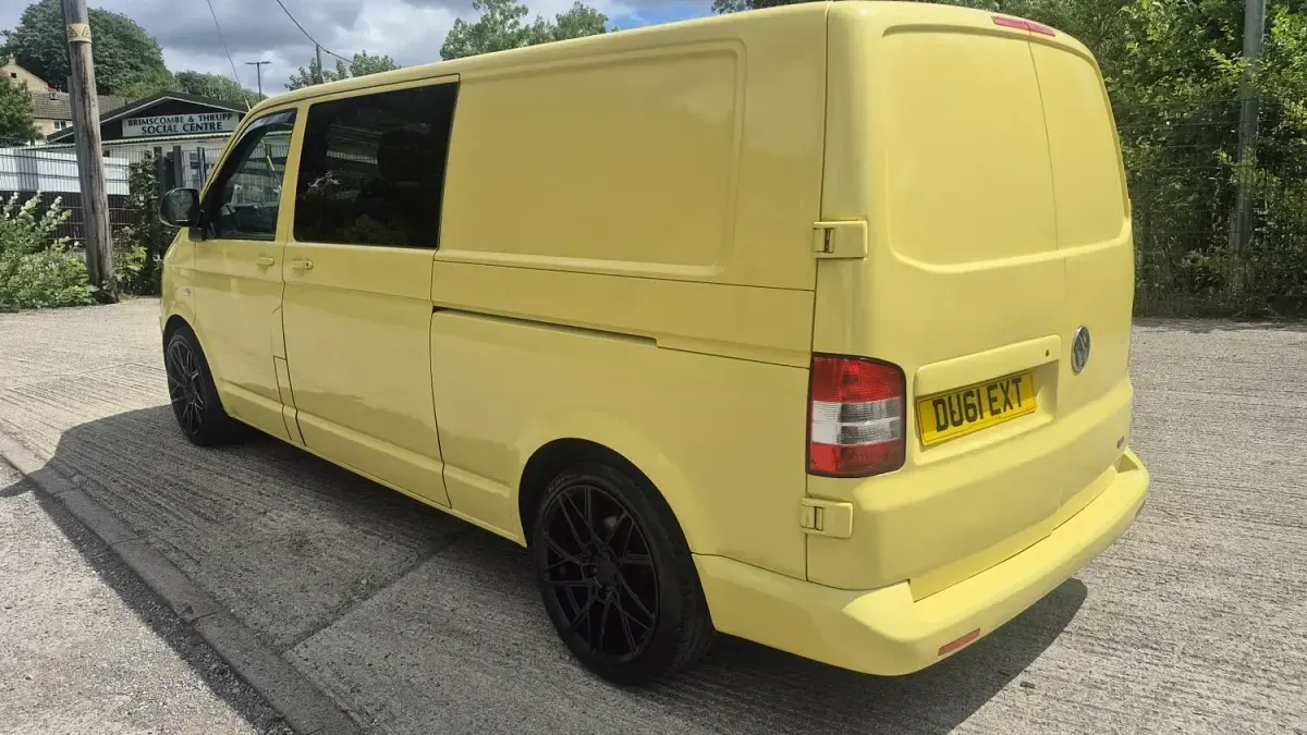 Used VW T5 84 HP (61 kW) 2011 Yellow Van