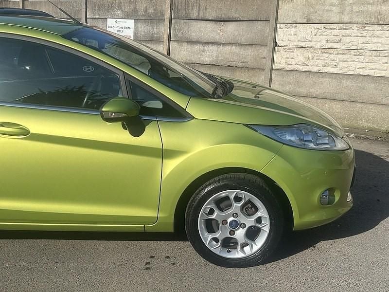Used Ford Fiesta Zetec 94 HP (69 kW) 2011 Green Hatchback