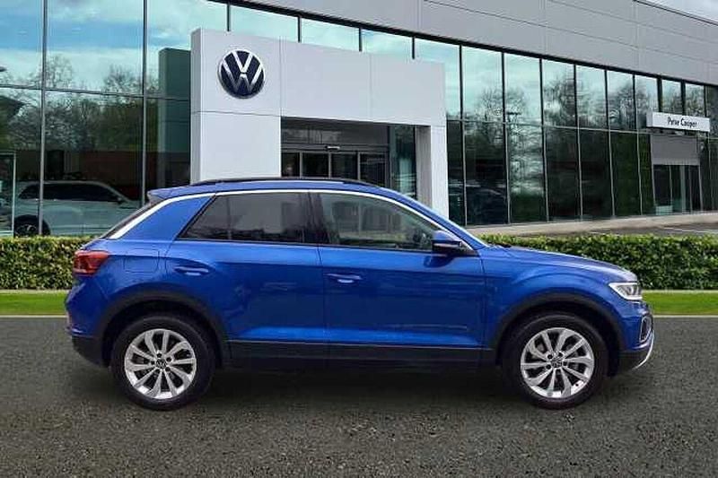 Used VW T-Roc Life 150 HP (110 kW) 2024 Blue SUV