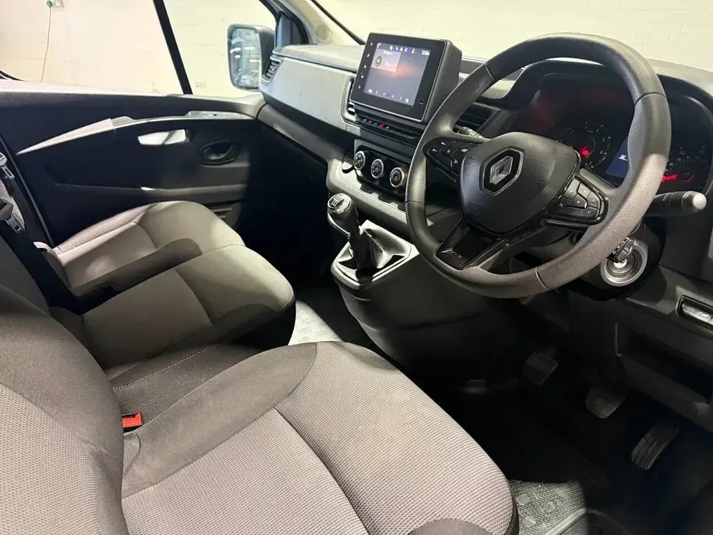 Used Renault Trafic Business 2023 White MPV