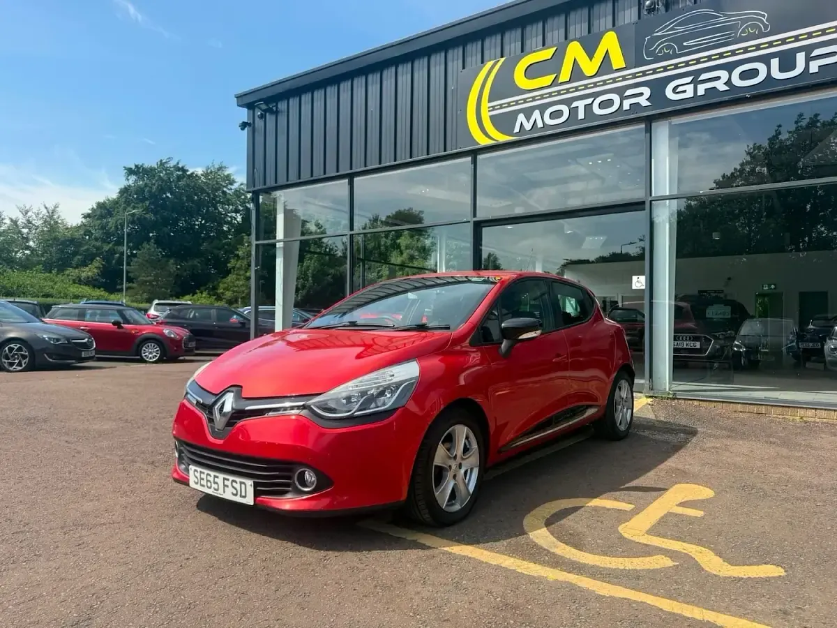 Used Renault Clio Dynamique 75 HP (55 kW) 2015 Red Hatchback