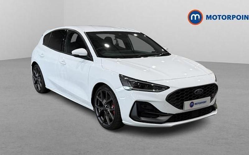 Begagnad Ford Focus ST 280 HK (205 kW) 2023 Vit Halvkombi