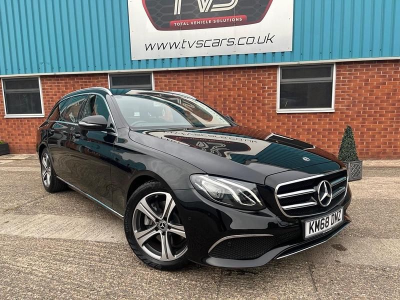 Usado Mercedes E200 SE 184 HP (135 kW) 2018 Preto Carrinha