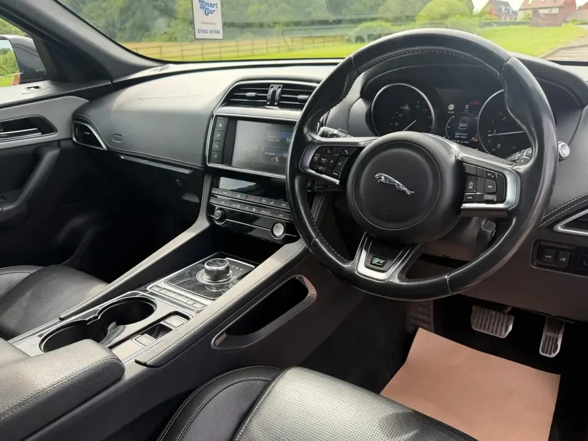 Used Jaguar F-Pace R-Sport 180 HP (132 kW) 2016 Red SUV