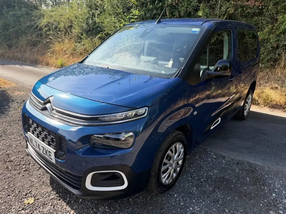 Used Citroën Berlingo Feel 110 HP (80 kW) 2024 Blue MPV