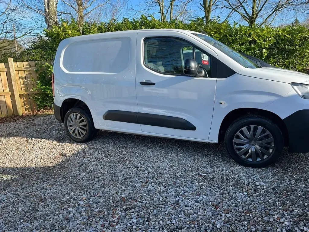 Used Peugeot Partner 131 HP (96 kW) 2022 White MPV