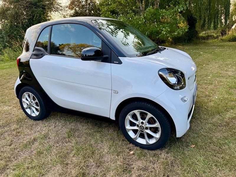 White Used 2016 Smart ForTwo Coupé Passion Coupe | £5,250 (Fair price) - Image 1/4
