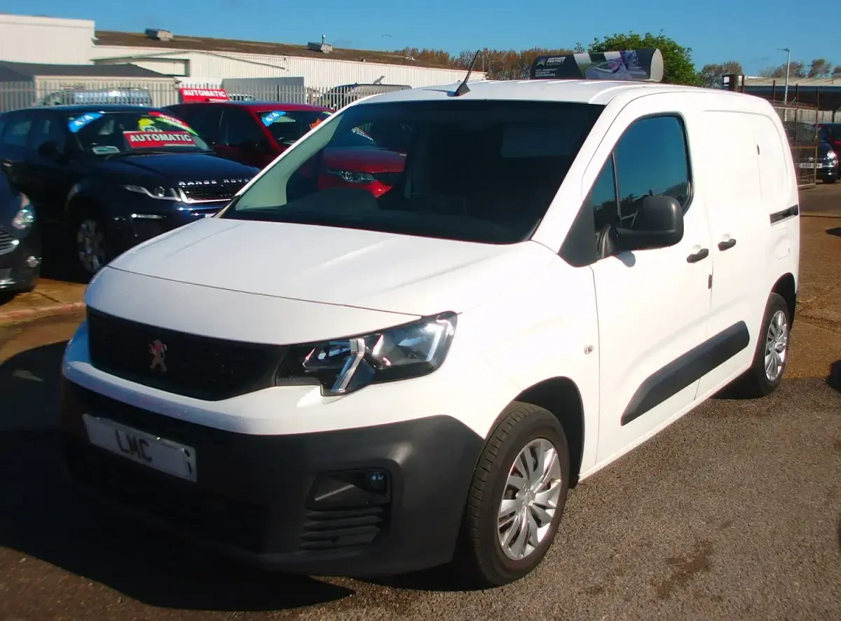 Used Peugeot Partner 131 HP (96 kW) 2019 White MPV