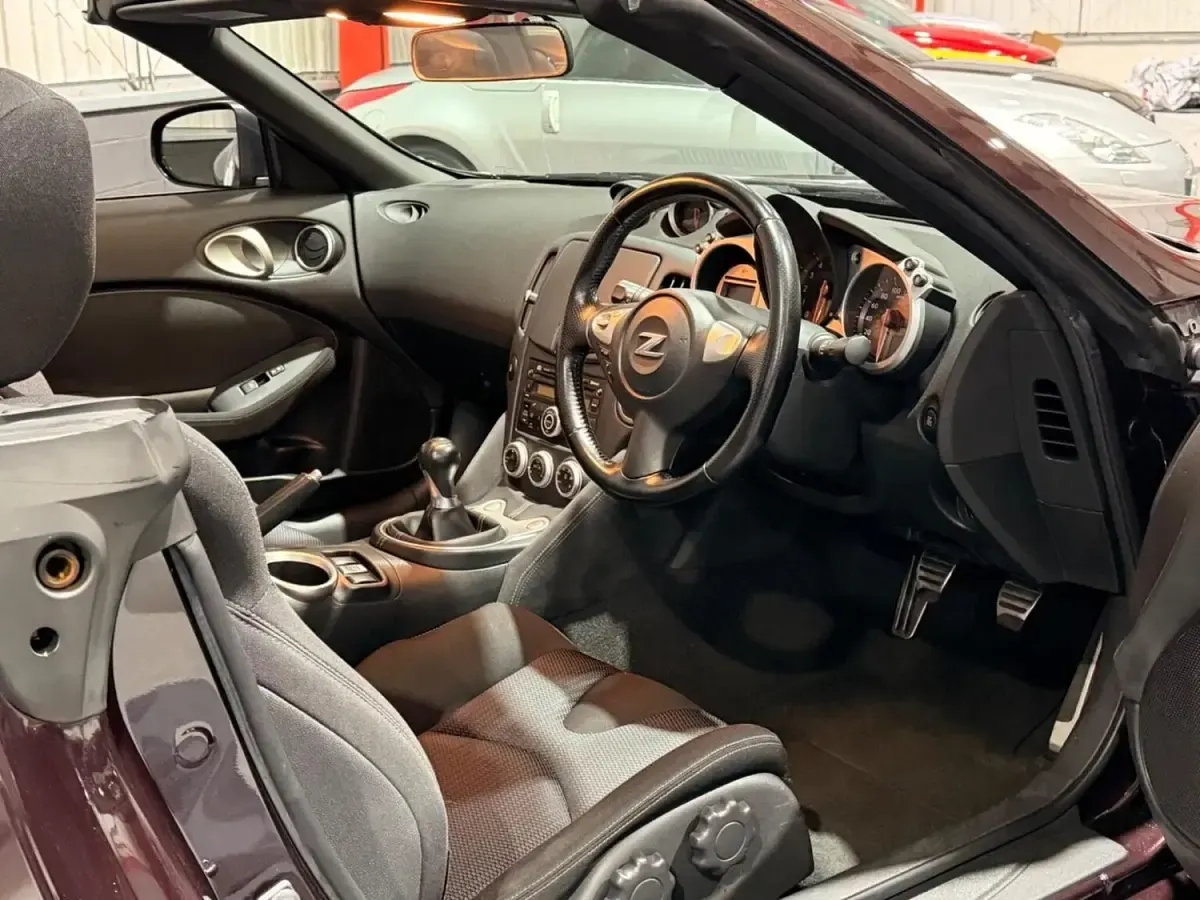 Używany Nissan 370Z 328 KM (241 kW) 2010 Czarny Kabriolet