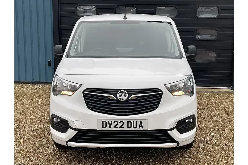 Begagnad Vauxhall Combo Sportive 100 HK (73 kW) 2022 Vit Minibuss