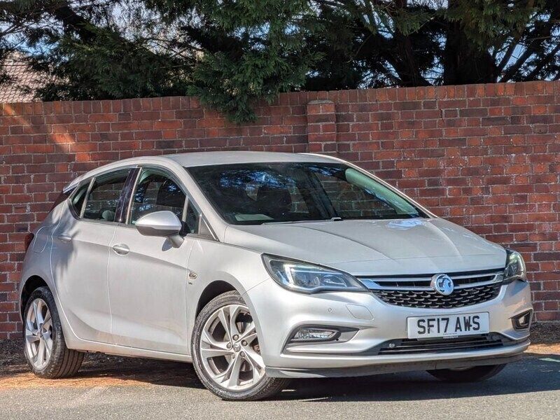 Silver Used 2017 Vauxhall Astra SRi Hatchback | £10,995 (Fair price) - Image 1/4
